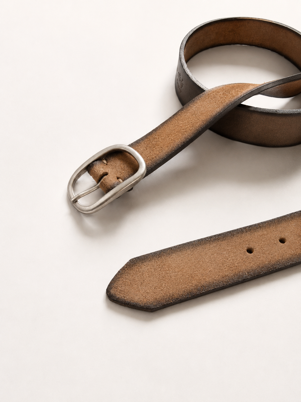 Cintura in camoscio beige con fibbia liscia argentata | Pure Motion